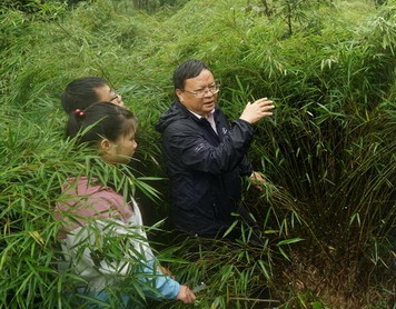 把論文寫(xiě)在竹林里的“農(nóng)民”教授